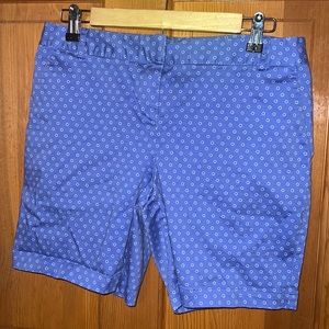 Izod flat front 5” inseam shorts